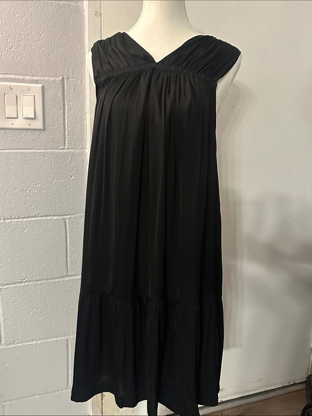 Banana Republic Black Sleeveless Midi Dress